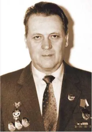 Юрий Михайлович Горбачев родился в 1931 году Окончил в 1954 году - фото 22