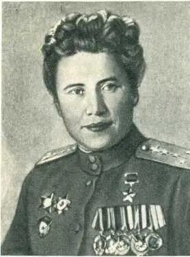 Герой Советского Союза Лариса Розанова штурман полка Герой Советского Союза - фото 15