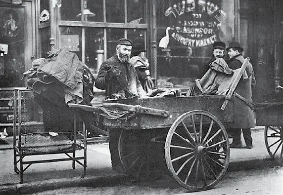 Еврейразносчик в ИстСайде НьюЙорк около 1900 г Еврейский рынок в - фото 55