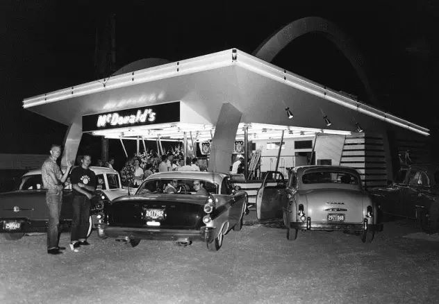 Фотографии 1950х годов клиентов ресторана McDonalds На фото Raymond - фото 48