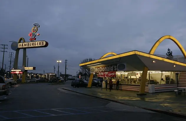 Третий ресторан сети McDonalds в Дауни Калифорния На сегодняшний день - фото 46