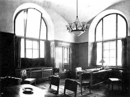 Илл 30 страница слева внизу Служебный кабинет Илл 31 Здание для - фото 30