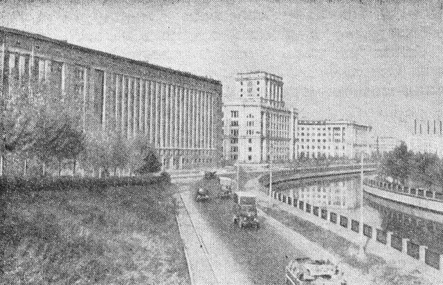 11 Новое здание МГУ на Ленинских горах 12 Новый автомобиль Москвич407 - фото 11