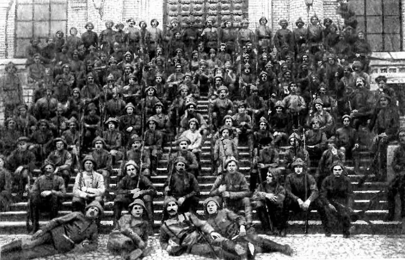 Отряд коммунистов сформированный в Самаре Куйбышев весной 1919 г Фото В - фото 167