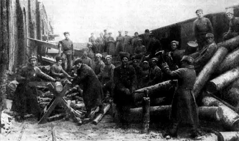 Коммунистический субботник на Казанским вокзале Москва 10 мая 1919 г Фото - фото 168