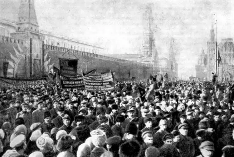Первомайская демонстрация трудящихся Москвы на Красной площади 1920 г Фото - фото 13