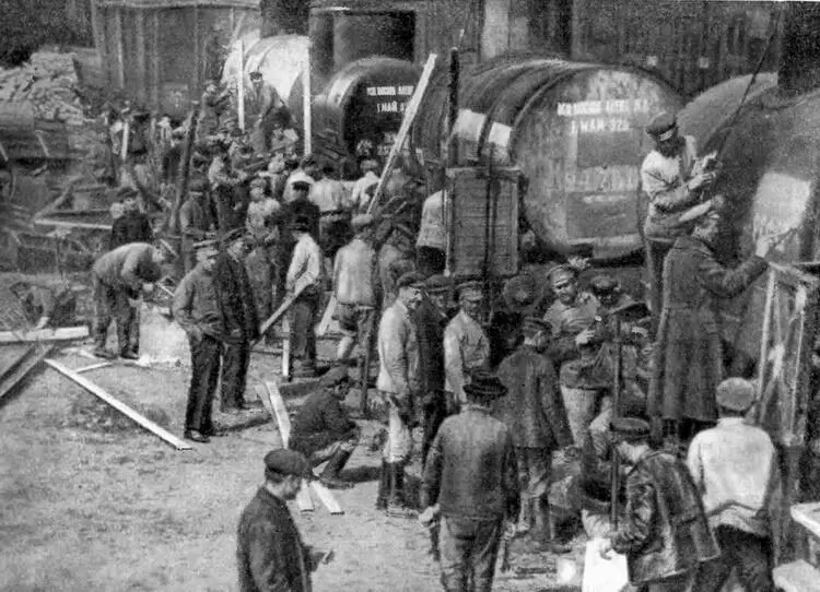 Первомайский субботник на Александровской железной дороге Москва 1920 г - фото 14