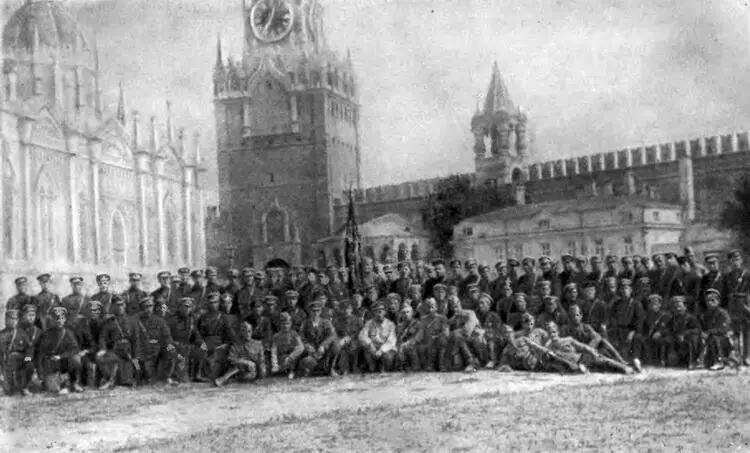 Командиры Красном Армии выпускники Кремлевской пулеметной школы Москва 1920 - фото 28
