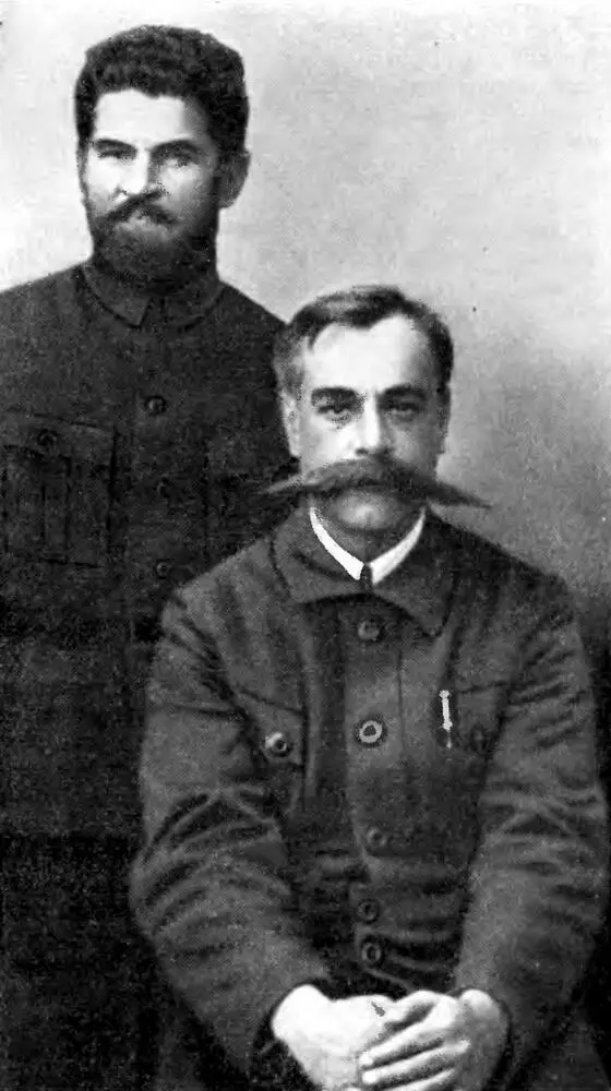 Начальник Полевого штаба Реввоенсовета Республики П П Лебедев слева и - фото 36