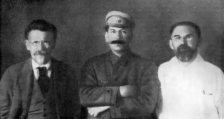 Председатель ВЦИК М И Калинин член Реввоенсовета Республики и Реввоенсовета - фото 39