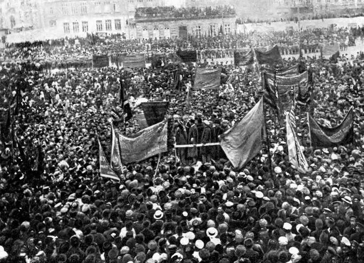 Митинг трудящихся и частей Красной Армии в Баку 1920 г Фото - фото 83