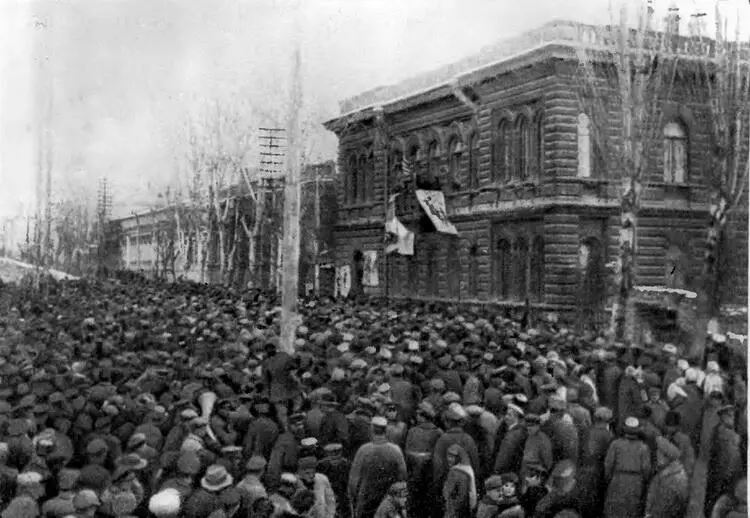 Митинг трудящихся Эривани Ереван в связи с установлением Советской власти в - фото 85