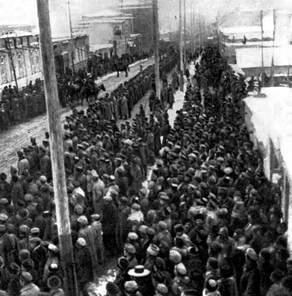 Трудящиеся Эривани Ереван приветствуют революционные войска 1920 г Фото - фото 86