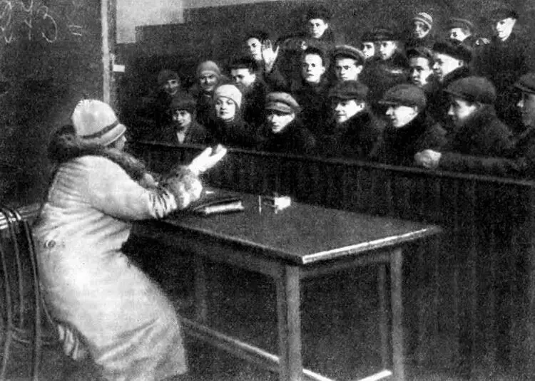 Занятия на рабочем факультете им М Н Покровского при МГУ 1920 г Фото - фото 113