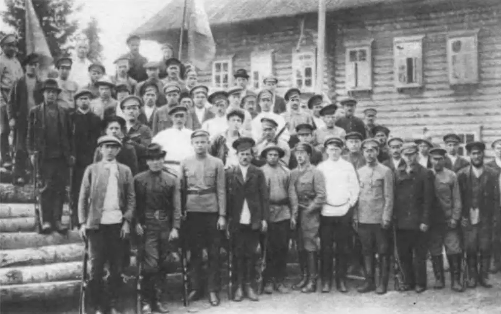 Отряд рабочих Вятки Киров участвовавший в боях за Урал 1918 г Фото В - фото 34