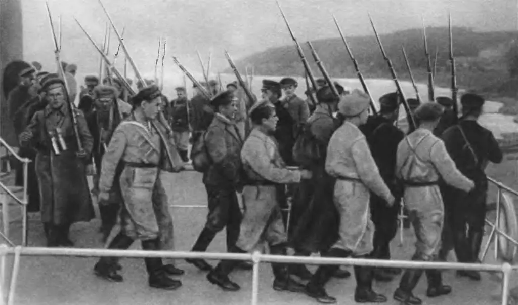 Высадка десанта моряков Волжской военной флотилии под Казанью Сентябрь 1918 г - фото 45