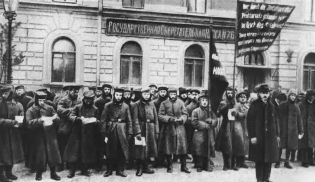 Революционные солдаты германской армии на демонстрации в Двинске Даугавпилс - фото 54