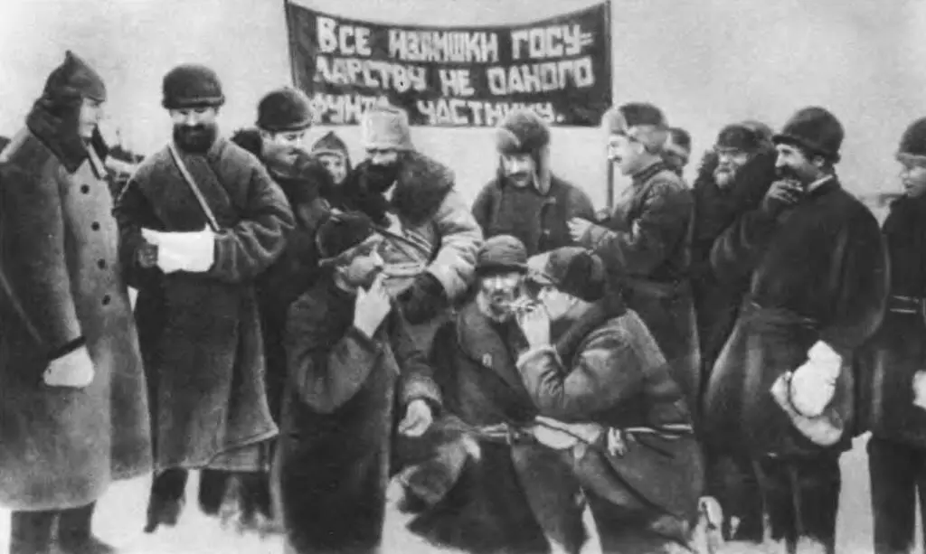 Группа крестьян села Юргамыш Оренбургской губернии сдавших по продразверстке - фото 56
