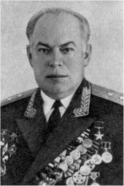 В И Сентюрин фото послевоенных лет Ф А Зубалов Е Ф Асташин - фото 8