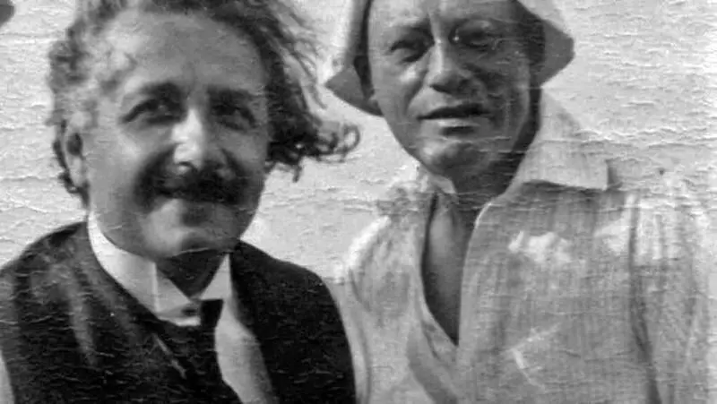 АЛЬБЕРТ И МОРИЦ КАТЦЕНШТЕЙН Он замолкает любуясь проплывающей мимо роскошной - фото 48