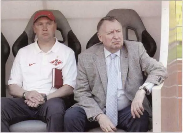 На тренерской скамейке Сергей Родионов и Владимир Федотов Спартак - фото 31