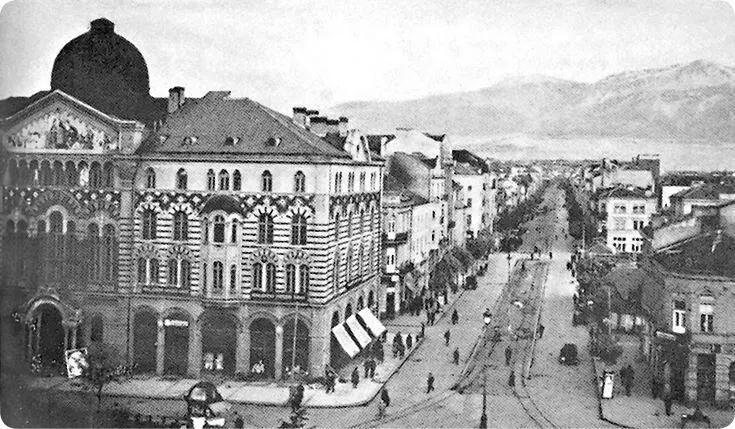 Бульвар Царицы Иоанны сейчас бульвар Витоша в Софии 1934 год Фото из книги - фото 54