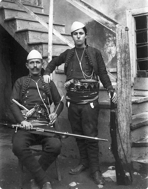Азем и Шоте Галица Фото Ок 1920 года В годы Второй мировой войны - фото 67