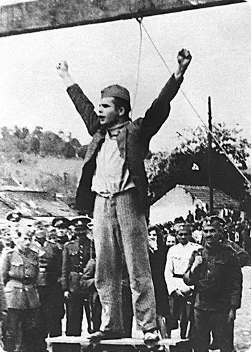 Казнь командира партизанского батальона хорвата Степана Филиповича в - фото 136
