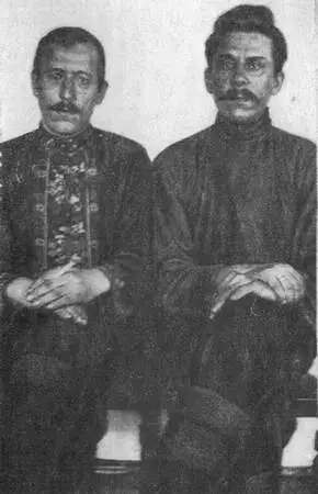 Двоюродные братья Е Честнякова по матери Сергей слева и Павел Смирновы - фото 74