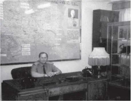 В кабинете маршала Жукова Г К В 1993 году Украина обратилась к командованию - фото 29