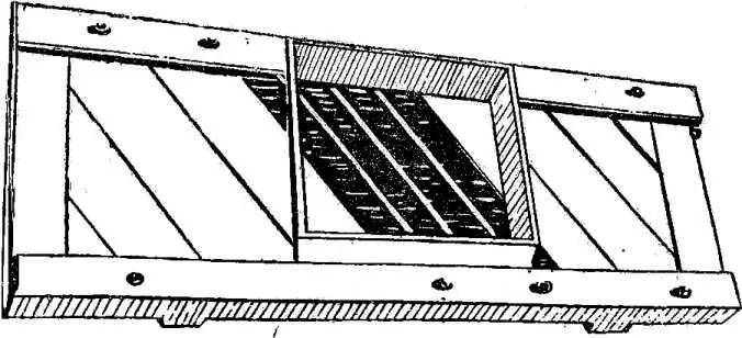Рис 32 Шинковка Квасить капусту можно в 10литровых баллонах и в бочках В - фото 58