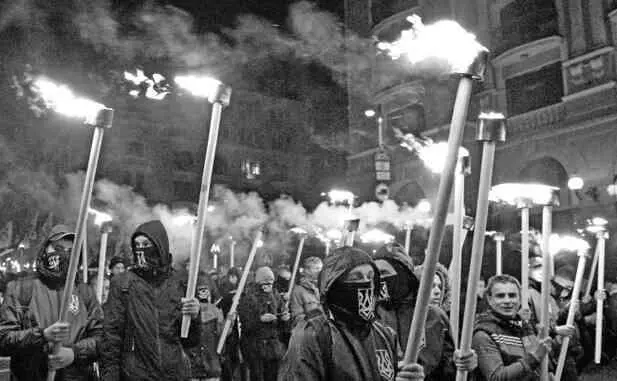 Факельное шествие на Украине Если верить украинским СМИ по состоянию на данный - фото 36