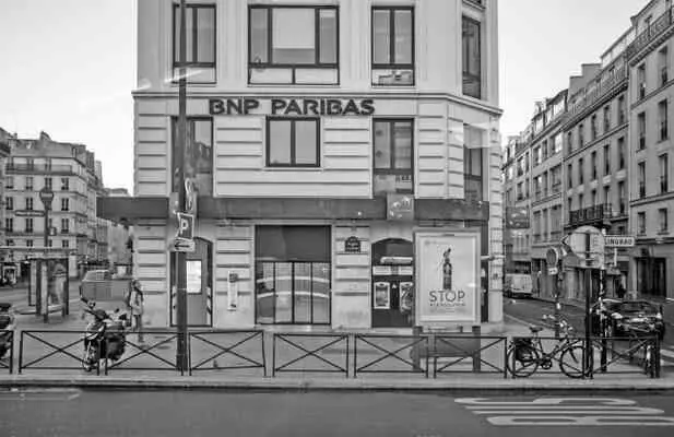 Финансовый конгломерат BNP Paribаs 18 апреля 2016 года в бельгийском городе - фото 77