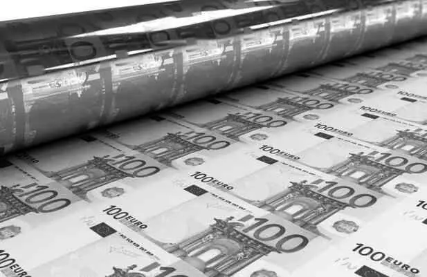 Печать денег Подобная ситуация происходит и на рынке золота Экономист Адриан - фото 78