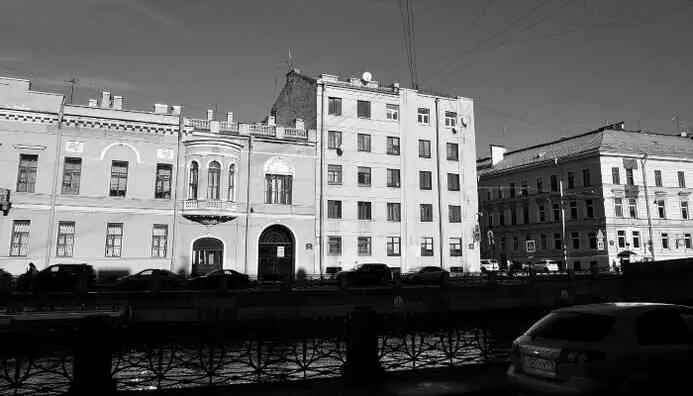 Фото 21 Мойка 19 В этом угловом пятиэтажном доме у моста на Мойке находился - фото 52