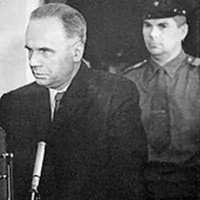 Олег Пеньковский в зале суда Подсудимый Пеньковский как правильно - фото 2