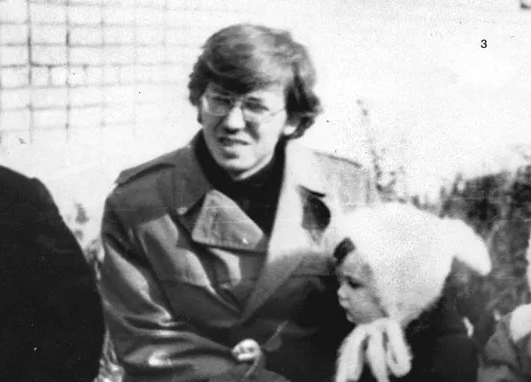 Чулпан Хаматова С папой Наилем 1976 г Чулпан Хаматова С младшим братом - фото 3
