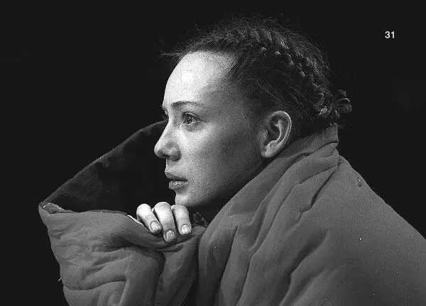 Голая пионерка Режиссер К Серебренников 2004 г Двое на качелях - фото 31