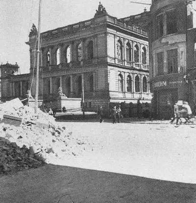 Фасад биржи на Пригородной Лантгассе после разрушения Здание - фото 144