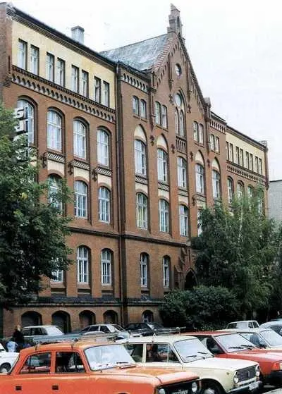 Надстроенное здание 1897 королевской строительной школы основанной в 1892 г - фото 164