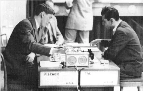 В 1962 году на Кюрасао Бобби сыграл три партии с Талем до того как яркий - фото 17