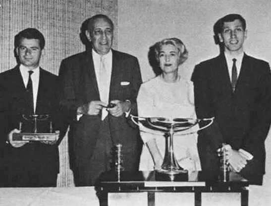 Борис Спасский Грегор и Жаклин Пятигорские Бобби Фишер СантаМоника 1966 - фото 20