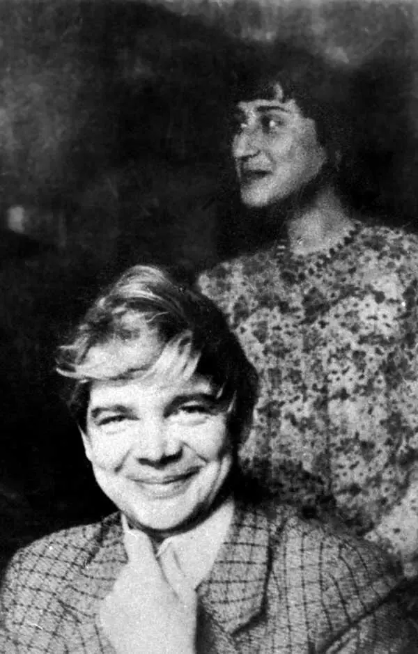 Ольга Седакова и Венедикт Ерофеев 1975 г Фото А Лазаревича Он не так уж - фото 26