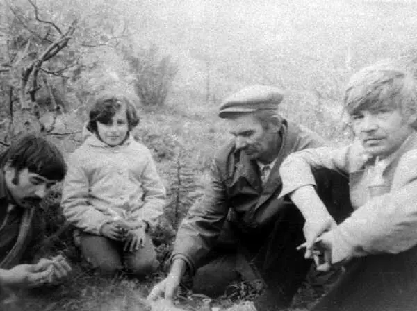 Справа налево Венедикт Ерофеев Юрий Ерофеев Вера Рунова дочь Юлии Виктор - фото 35
