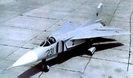 Опытный самолет 23111 Взлетает звено МиГ27 Применение поворотного - фото 14