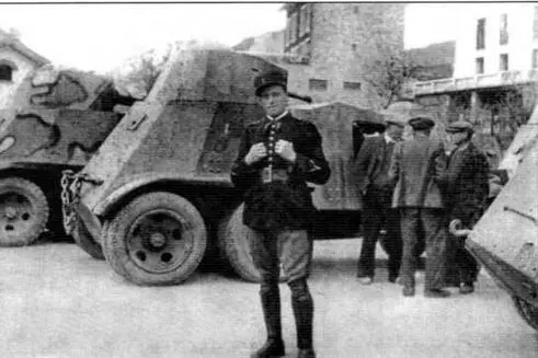 Интернированный броневик AM Chevrolet ААС 1937 на территории Франции Рядом - фото 53