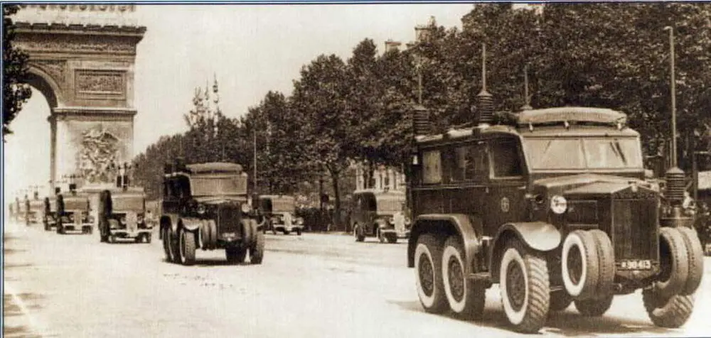 Бронеавтомобили Lorraine на параде Париж 14 июля 1938 г Колониальный - фото 54