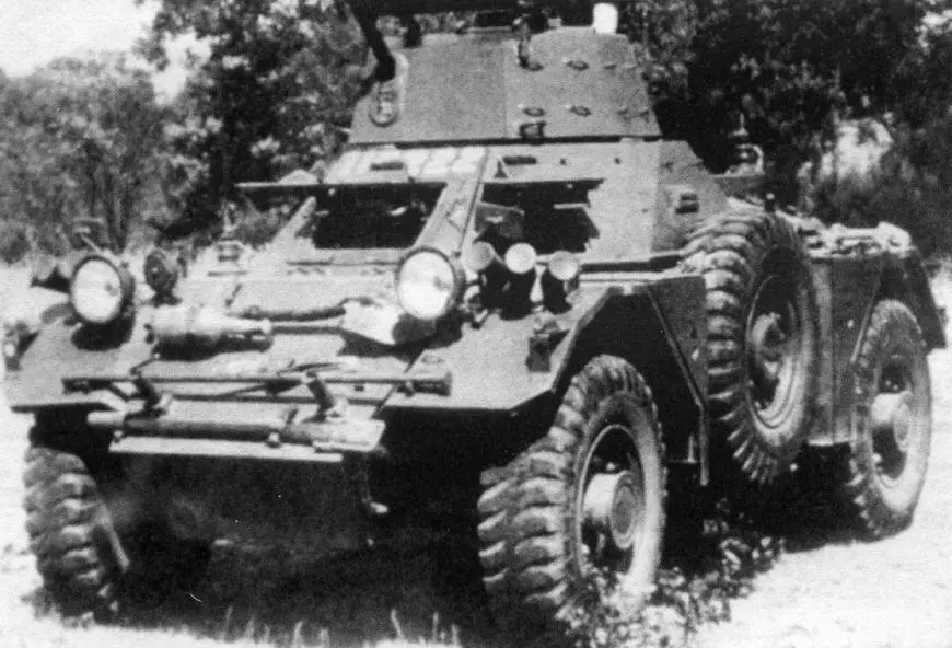 БА Феррет Мк 2 Феррет Мк вооружённый комплексом ПТРК Энтак 1965 г - фото 58