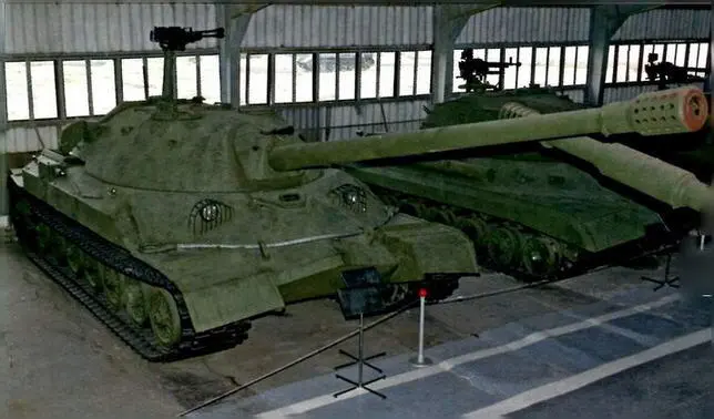 ИС7 обр 194748 гг имел мощную лобовую броню обеспечивавшую надежную защиту - фото 119