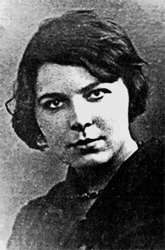 42 Евгения Петровна Тренева в 19321933 гг будучи студенткой во время - фото 45
